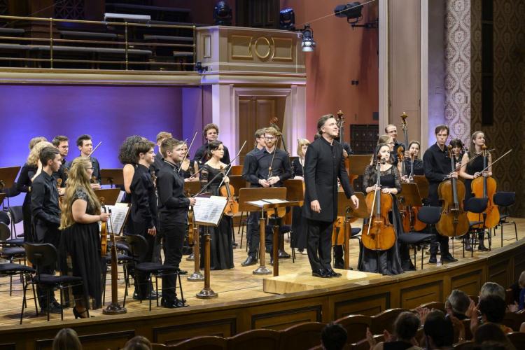 Dvořákova Praha 2021 - 14/9/2021 – Mladí filharmonici Dvořákovy Prahy, Tomáš Netopil & Narek Hakhnazaryan