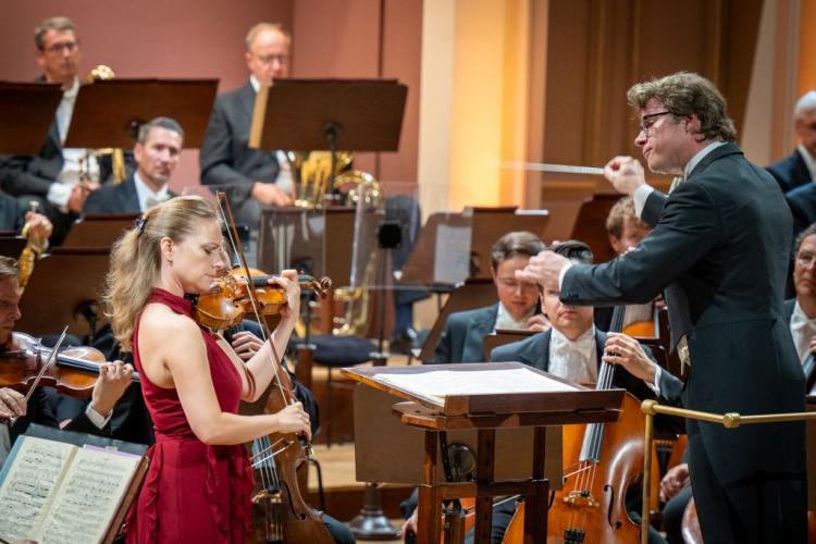 Dvořákova Praha 2024 - koncert 7/9/2024 - Česká filharmonie, J. Hrůša, J. Fischer, L. Vasilek, C. Winters, B. Adamova, D. Butt Philip, B. Sherratt, Ch. Schmitt