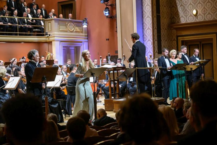 Dvořákova Praha 2024 - koncert 10/9/2024 - Symfonický orchestr hl. m. Prahy FOK, T. Brauner, Pražský filharmonický sbor, L. Kozubík