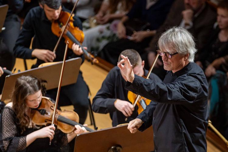 Dvořákova Praha 2024 - Závěrečný koncert 24/9/2024 - Česká studentská filharmonie, I. Metzmacher, A. Conunova, P. Ferrández, D. Shishkin